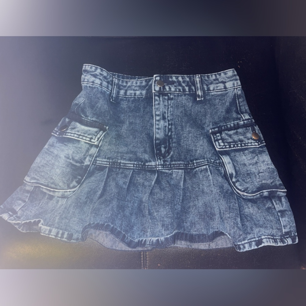 Pleated Denim skirt